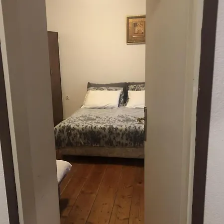 Mit Kamin In Der Stadt By Interhome *