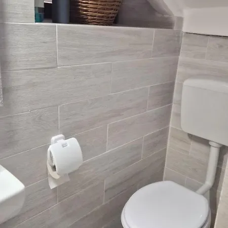 Mit Kamin In Der Stadt By Interhome Hébergement de vacances